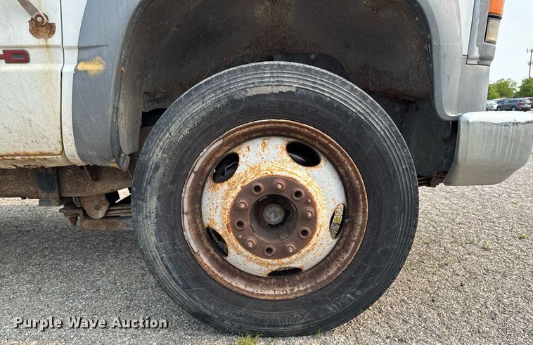 image for item DV2714 2000 GMC 3500HD SL bucket truck