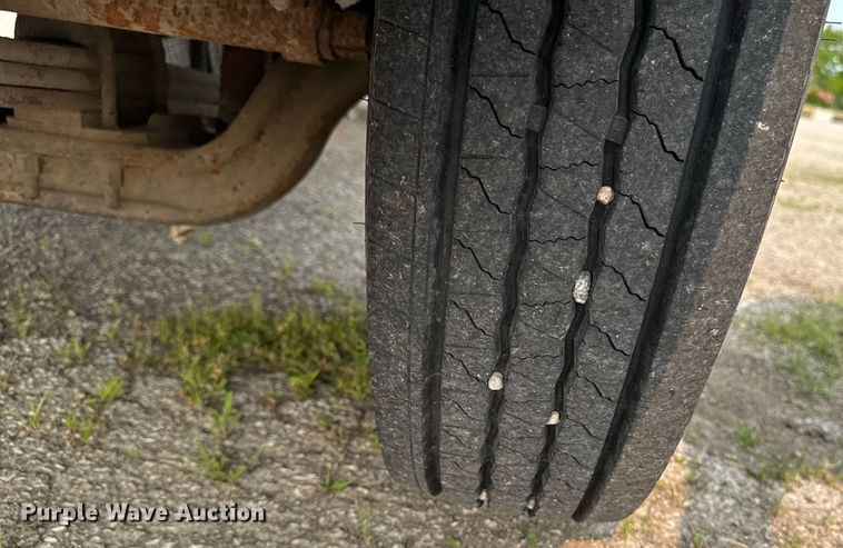 image for item DV2714 2000 GMC 3500HD SL bucket truck