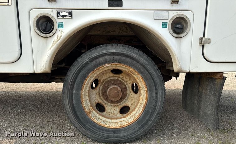 image for item DV2714 2000 GMC 3500HD SL bucket truck