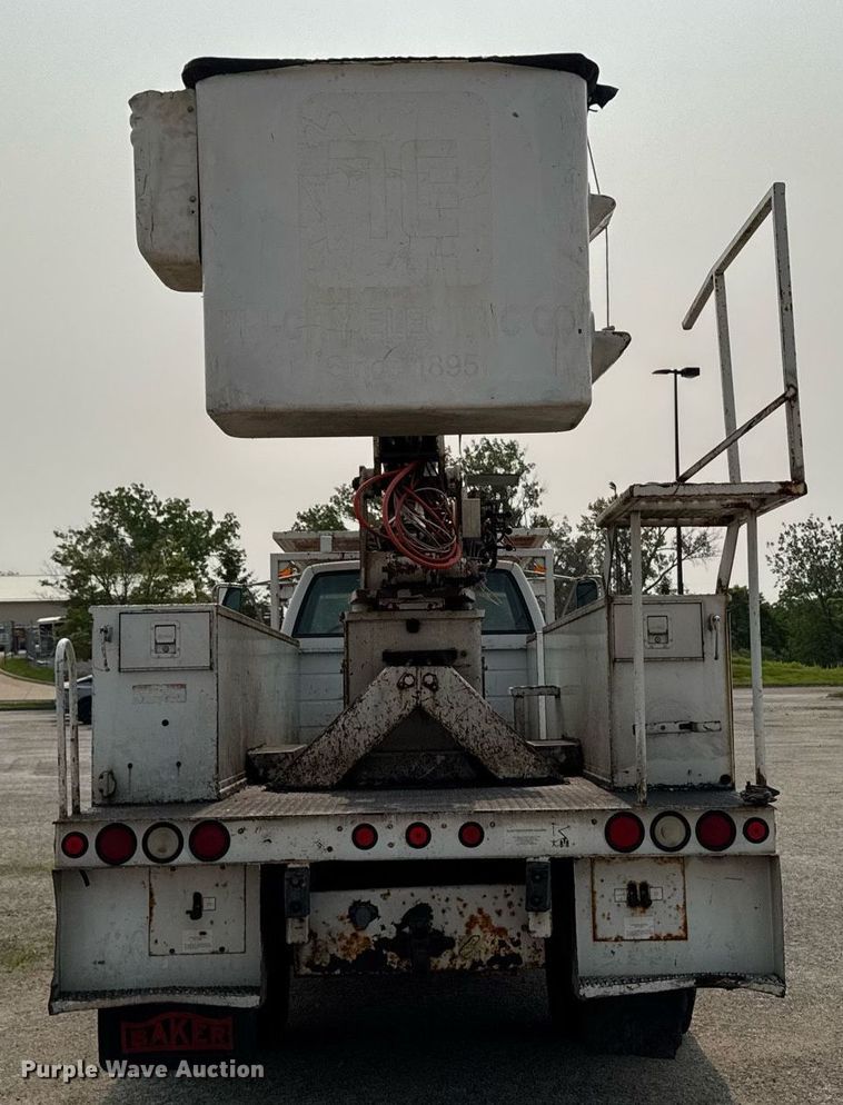 image for item DV2715 2000 GMC C7500 bucket truck