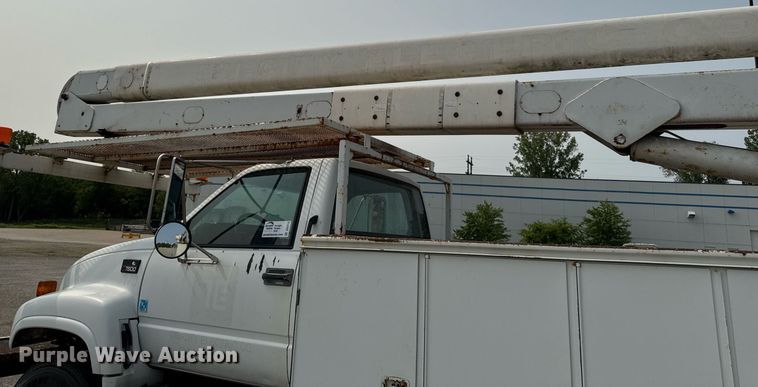 image for item DV2715 2000 GMC C7500 bucket truck