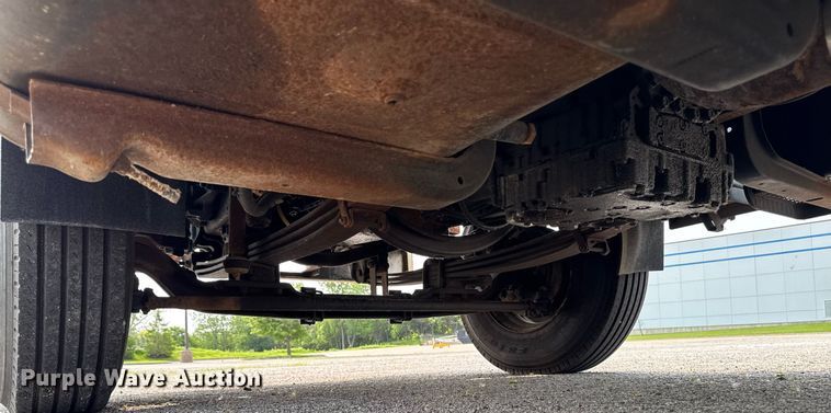 image for item DV2715 2000 GMC C7500 bucket truck