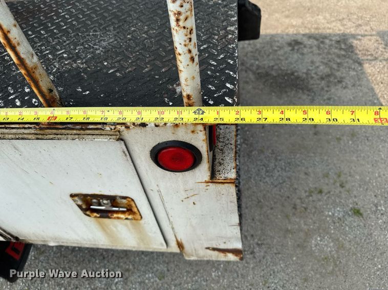 image for item DV2715 2000 GMC C7500 bucket truck