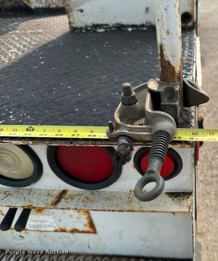 image for item DV2715 2000 GMC C7500 bucket truck