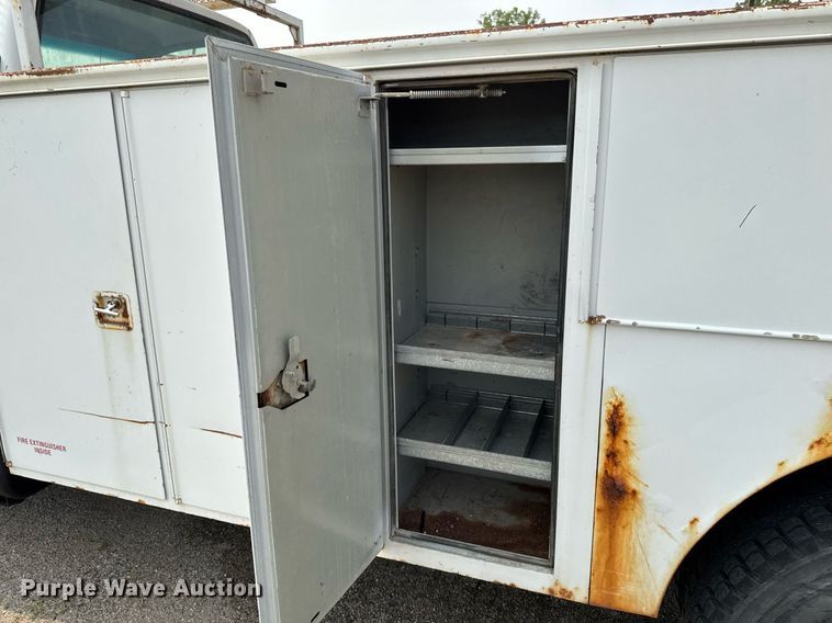 image for item DV2715 2000 GMC C7500 bucket truck