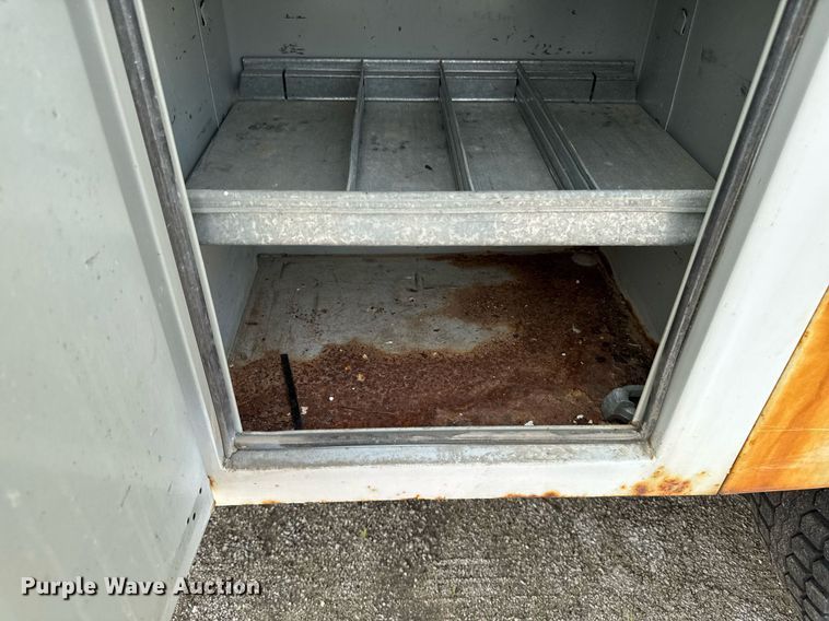 image for item DV2715 2000 GMC C7500 bucket truck