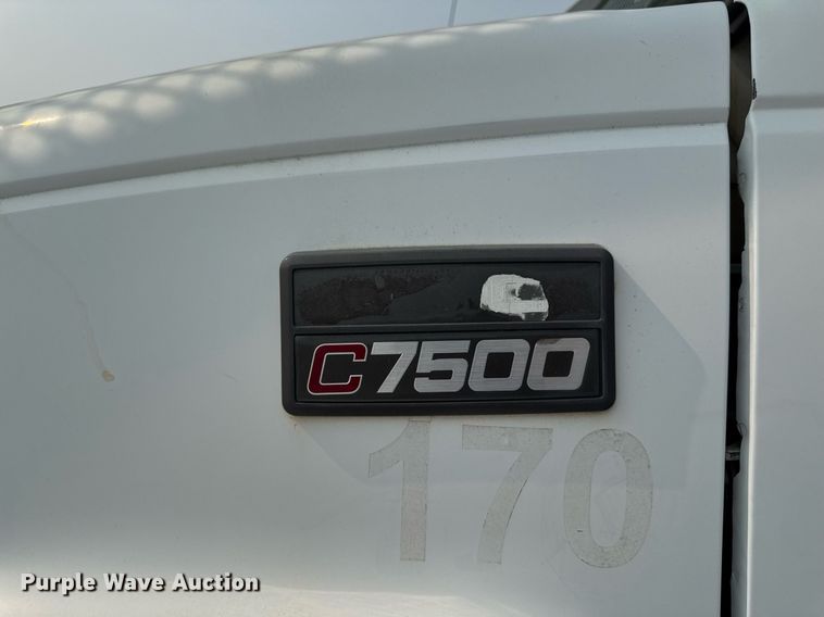 image for item DV2715 2000 GMC C7500 bucket truck