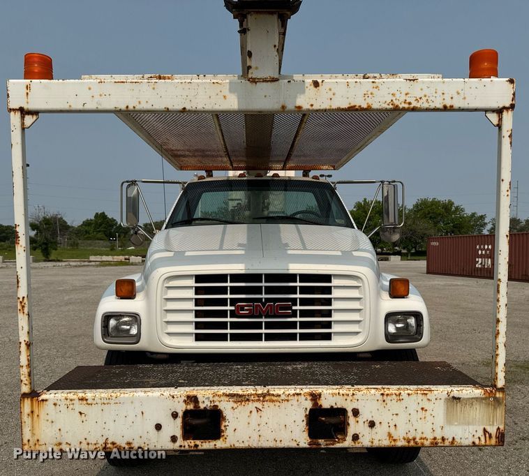 image for item DV2715 2000 GMC C7500 bucket truck