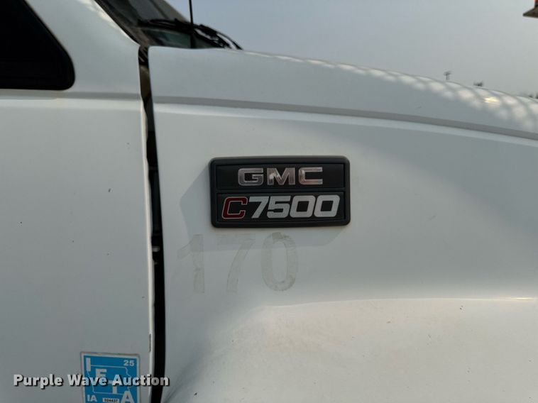 image for item DV2715 2000 GMC C7500 bucket truck