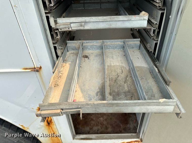 image for item DV2715 2000 GMC C7500 bucket truck