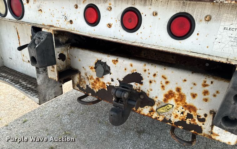 image for item DV2715 2000 GMC C7500 bucket truck