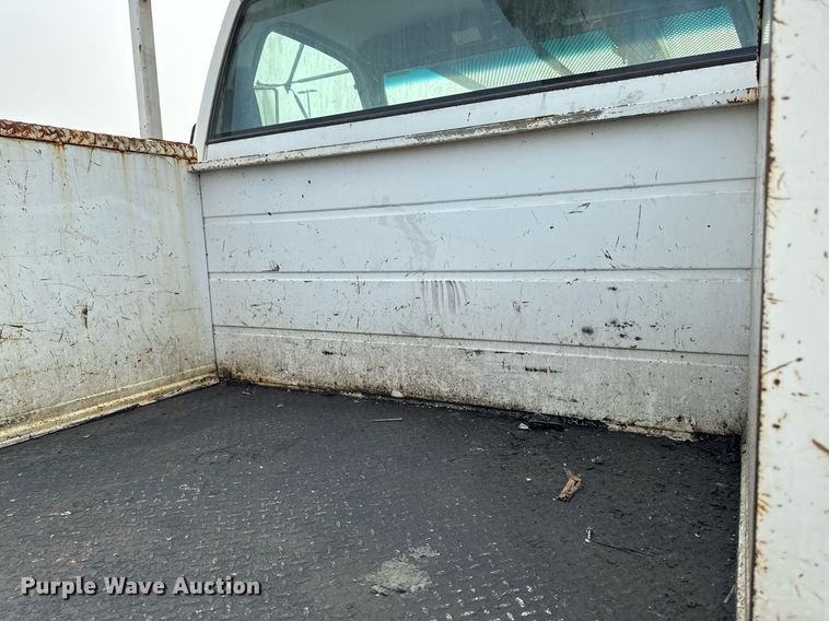 image for item DV2715 2000 GMC C7500 bucket truck