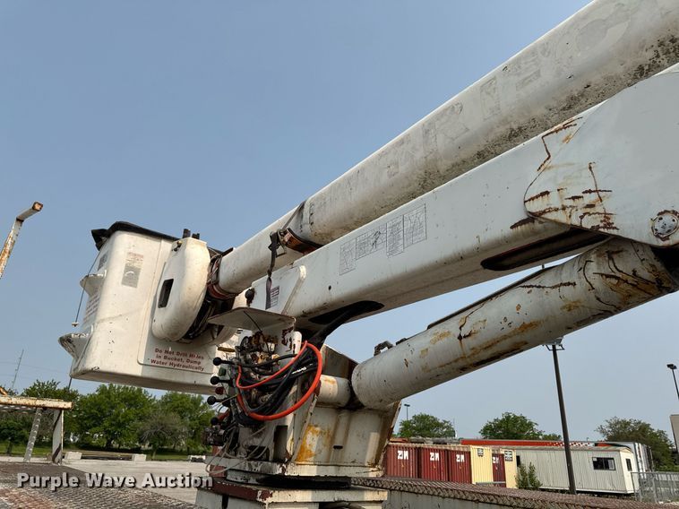 image for item DV2715 2000 GMC C7500 bucket truck