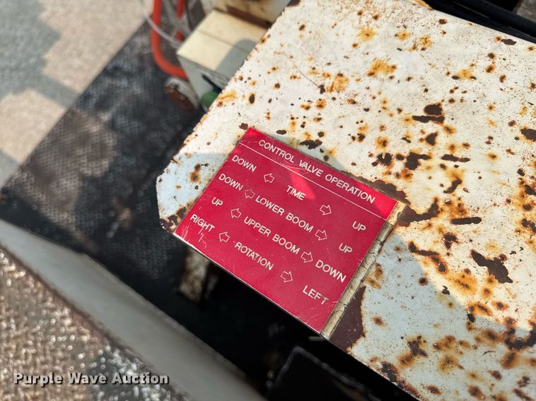 image for item DV2715 2000 GMC C7500 bucket truck