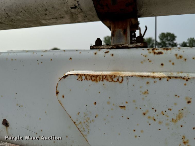 image for item DV2715 2000 GMC C7500 bucket truck