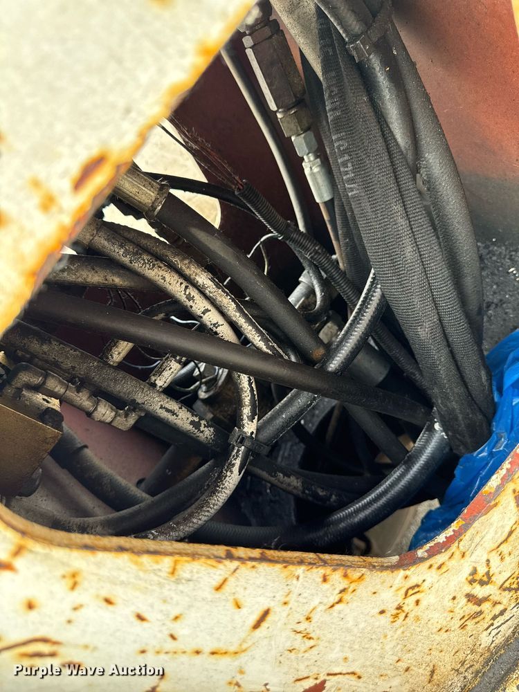 image for item DV2715 2000 GMC C7500 bucket truck