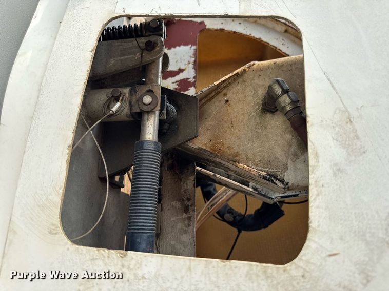 image for item DV2715 2000 GMC C7500 bucket truck