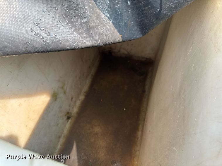 image for item DV2715 2000 GMC C7500 bucket truck