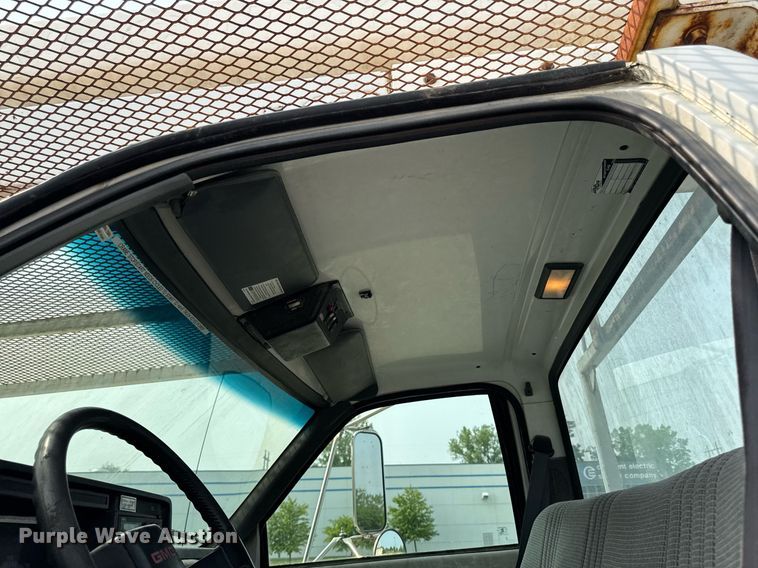 image for item DV2715 2000 GMC C7500 bucket truck