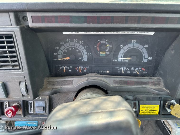 image for item DV2715 2000 GMC C7500 bucket truck