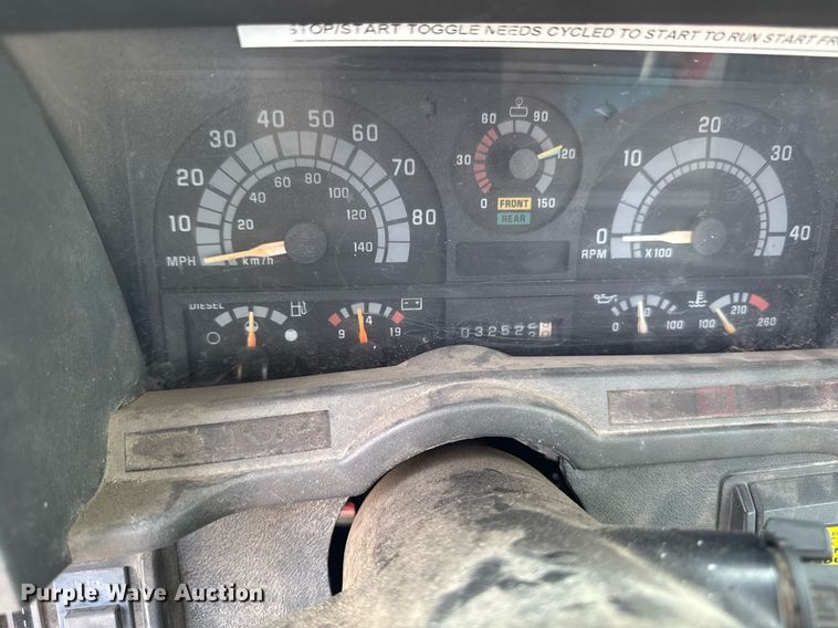 image for item DV2715 2000 GMC C7500 bucket truck