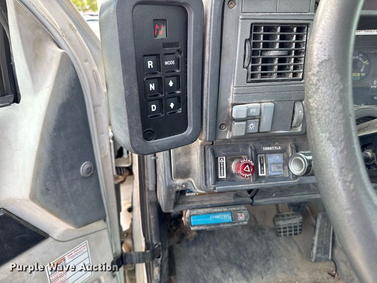 image for item DV2715 2000 GMC C7500 bucket truck