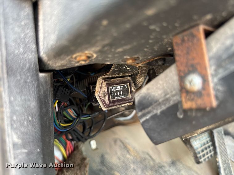 image for item DV2715 2000 GMC C7500 bucket truck