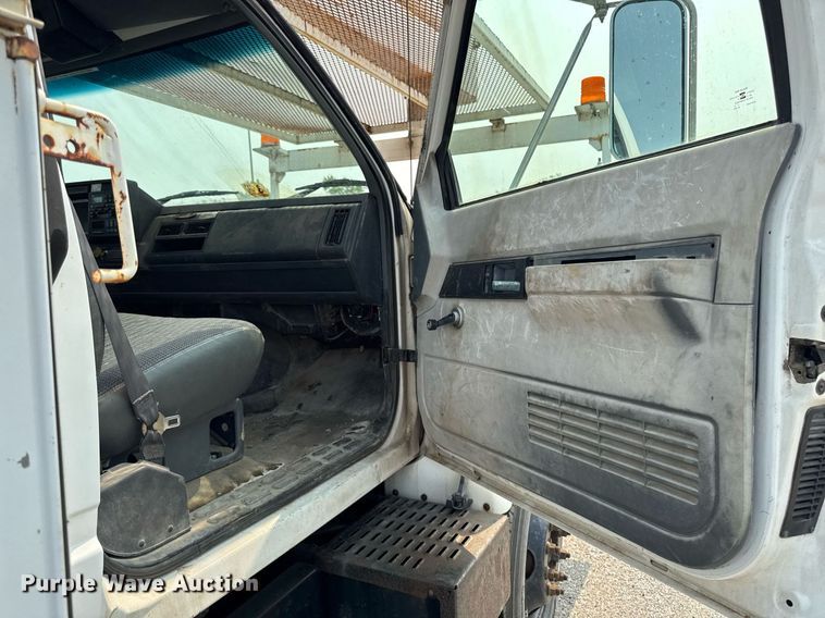 image for item DV2715 2000 GMC C7500 bucket truck