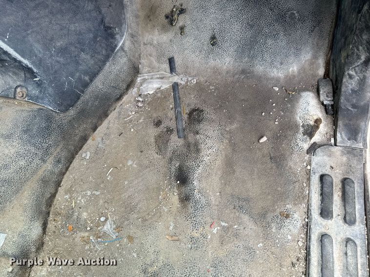 image for item DV2715 2000 GMC C7500 bucket truck