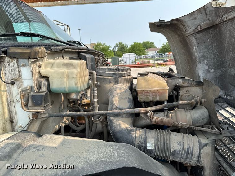 image for item DV2715 2000 GMC C7500 bucket truck