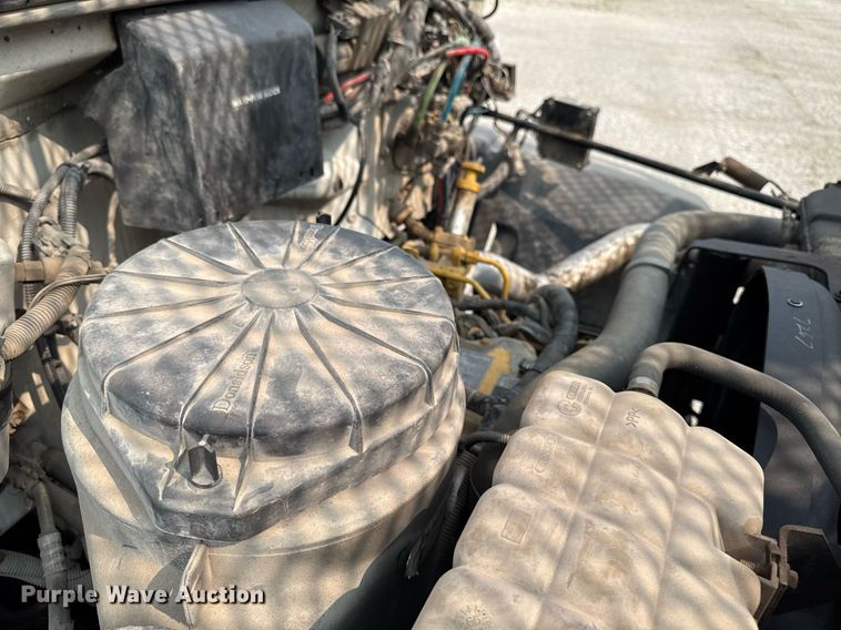 image for item DV2715 2000 GMC C7500 bucket truck