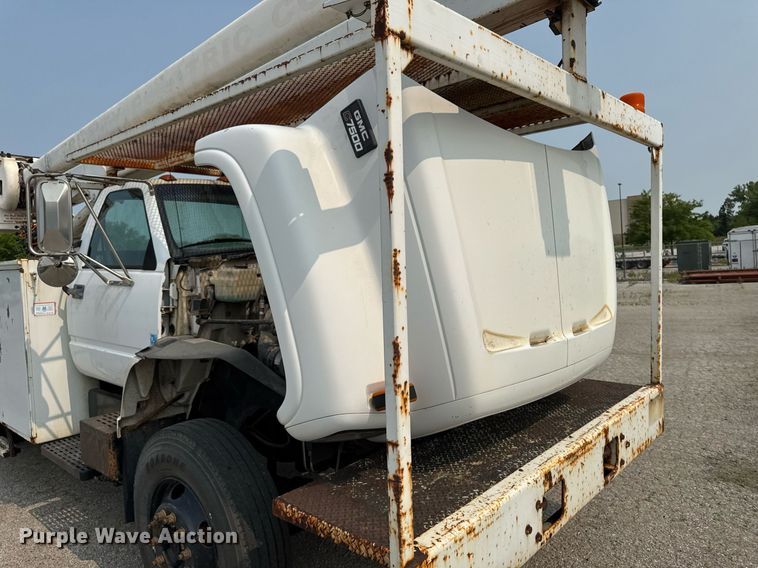 image for item DV2715 2000 GMC C7500 bucket truck