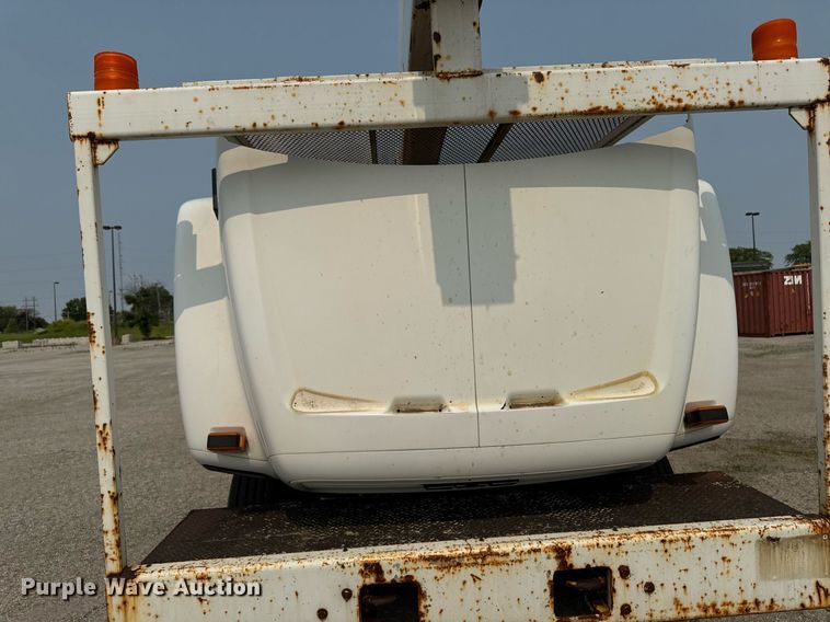 image for item DV2715 2000 GMC C7500 bucket truck