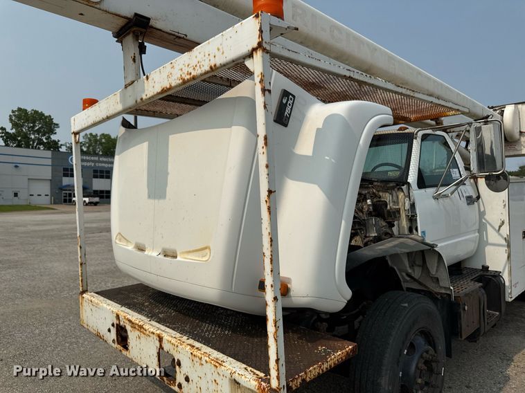image for item DV2715 2000 GMC C7500 bucket truck