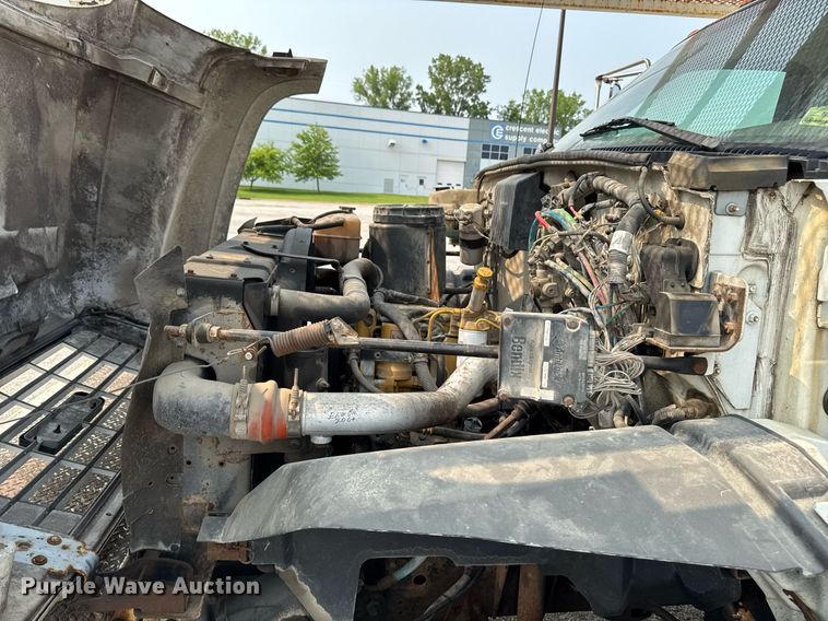 image for item DV2715 2000 GMC C7500 bucket truck