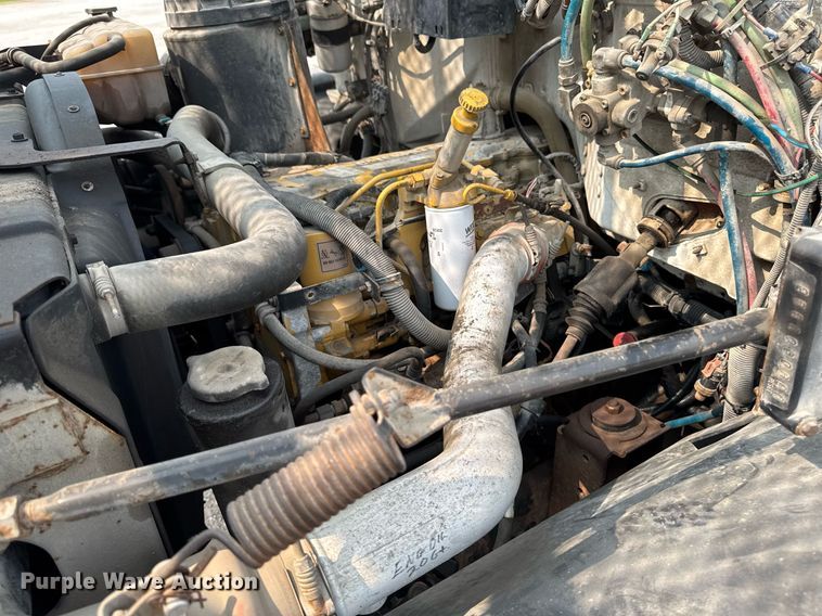 image for item DV2715 2000 GMC C7500 bucket truck