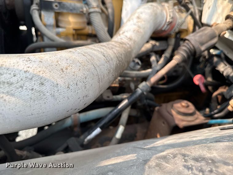 image for item DV2715 2000 GMC C7500 bucket truck