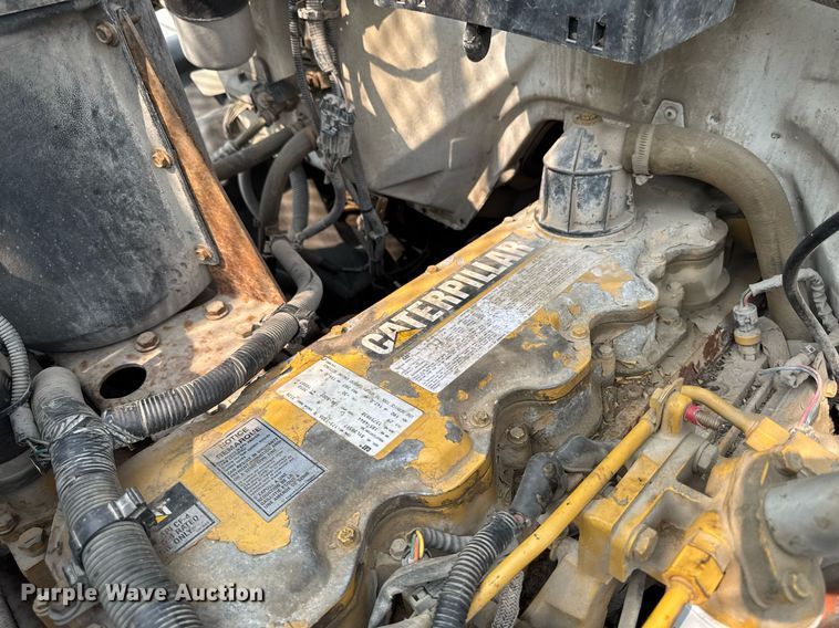 image for item DV2715 2000 GMC C7500 bucket truck