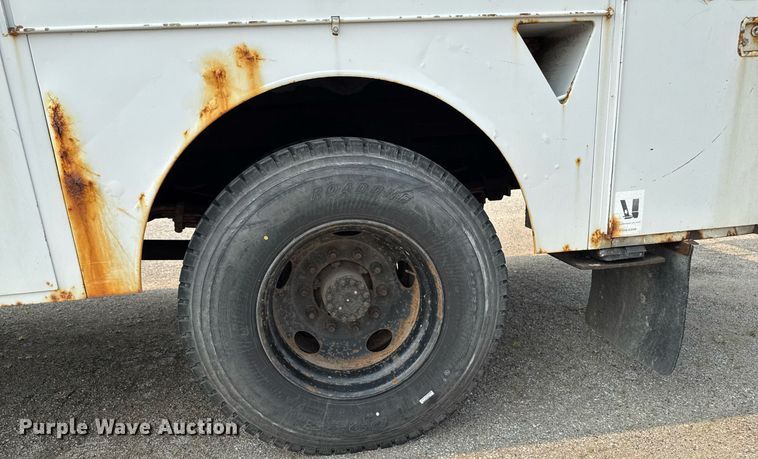 image for item DV2715 2000 GMC C7500 bucket truck