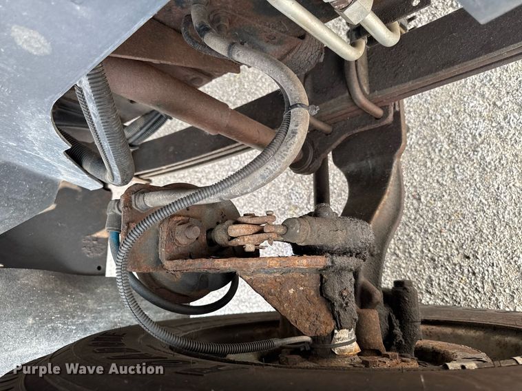 image for item DV2715 2000 GMC C7500 bucket truck