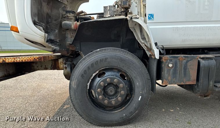 image for item DV2715 2000 GMC C7500 bucket truck