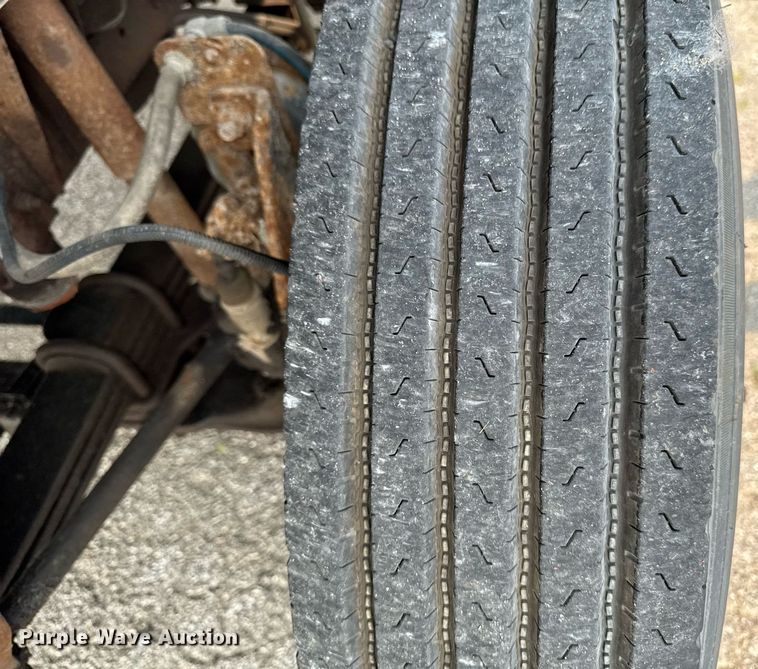 image for item DV2715 2000 GMC C7500 bucket truck