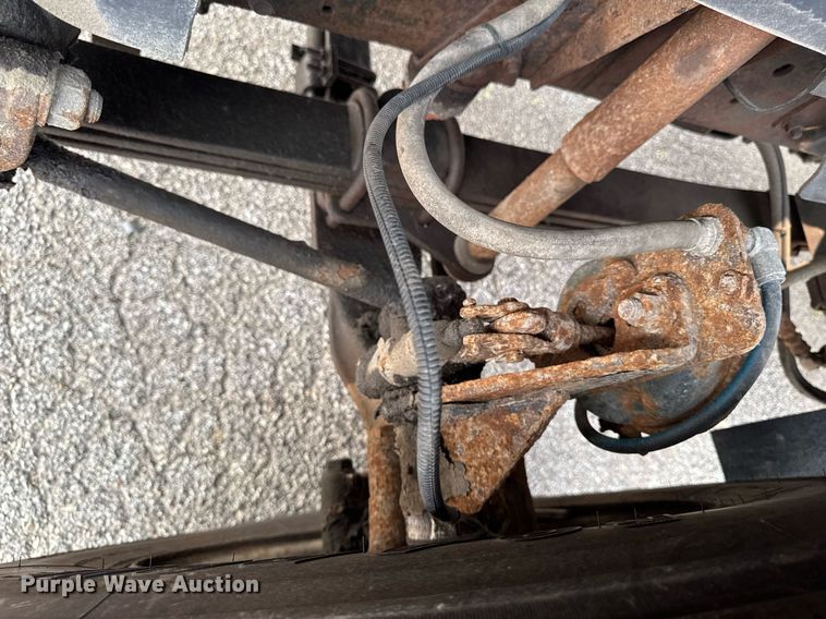 image for item DV2715 2000 GMC C7500 bucket truck