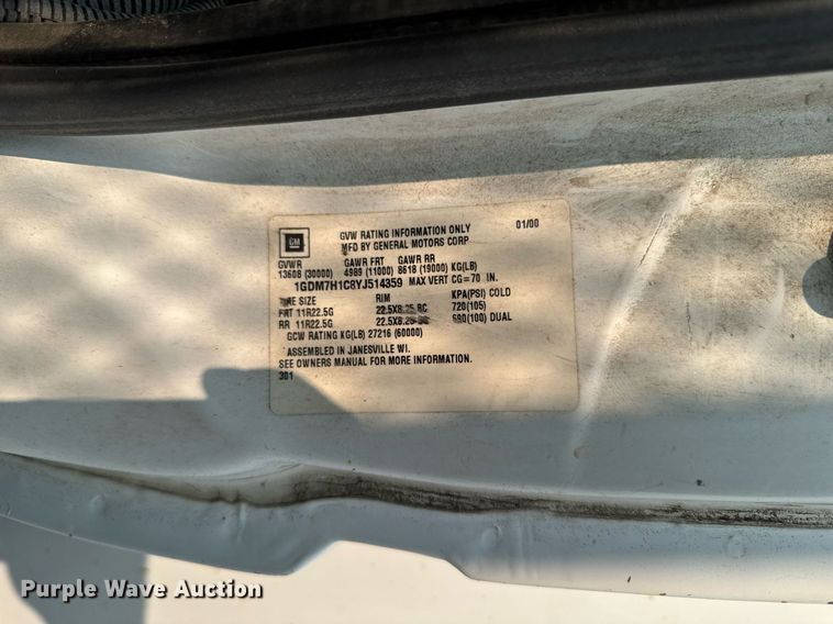 image for item DV2715 2000 GMC C7500 bucket truck