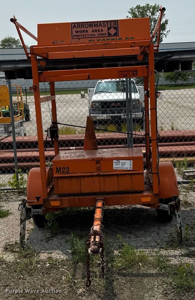 image for item DV2716 Arrowmaster WAAW 25 E S60 arrow board trailer