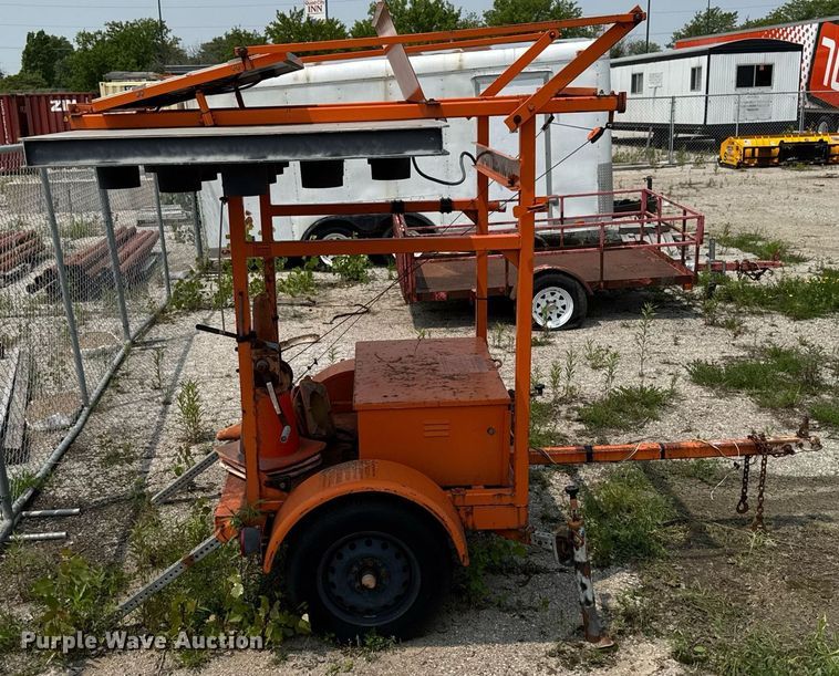 image for item DV2716 Arrowmaster WAAW 25 E S60 arrow board trailer