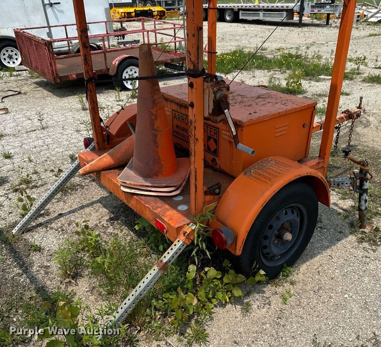 image for item DV2716 Arrowmaster WAAW 25 E S60 arrow board trailer