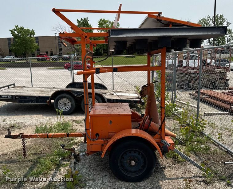 image for item DV2716 Arrowmaster WAAW 25 E S60 arrow board trailer