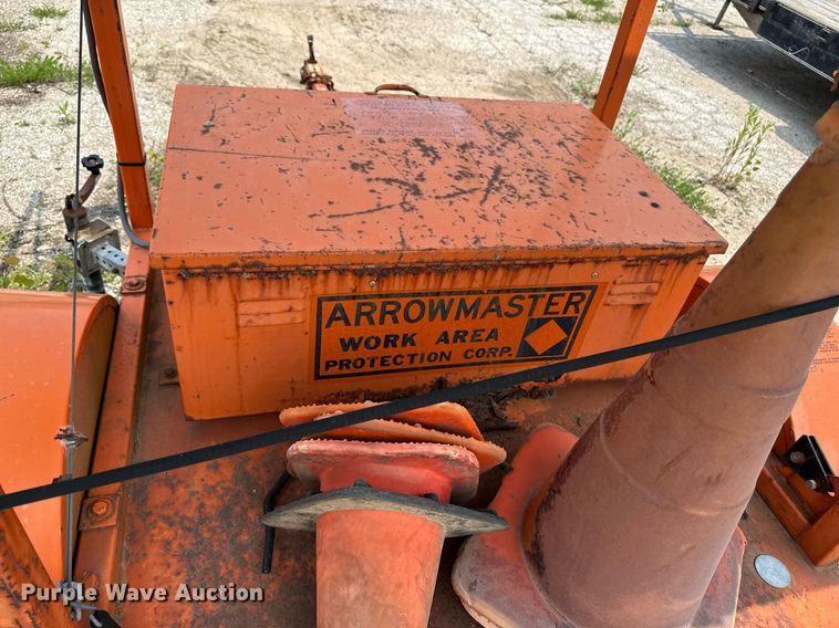 image for item DV2716 Arrowmaster WAAW 25 E S60 arrow board trailer