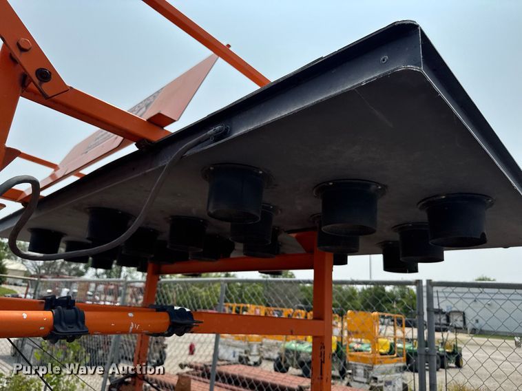 image for item DV2716 Arrowmaster WAAW 25 E S60 arrow board trailer